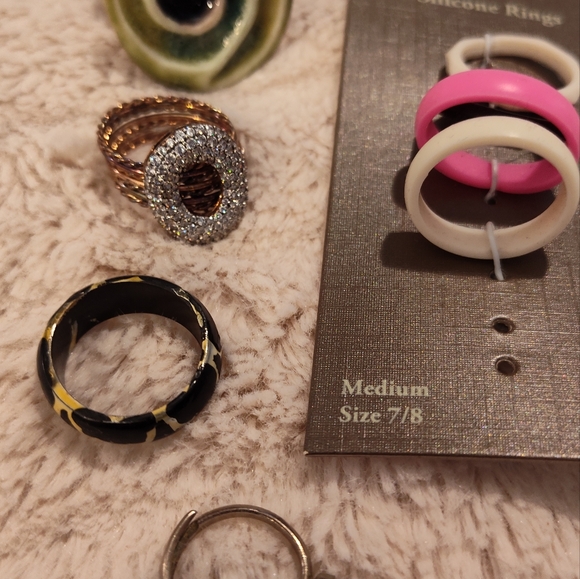 Vintage Bundle Of Rings (19 Rings) - Picture 2 of 14